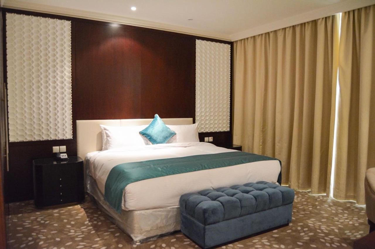 Grand Mercure Hotel Dubai Exteriör bild